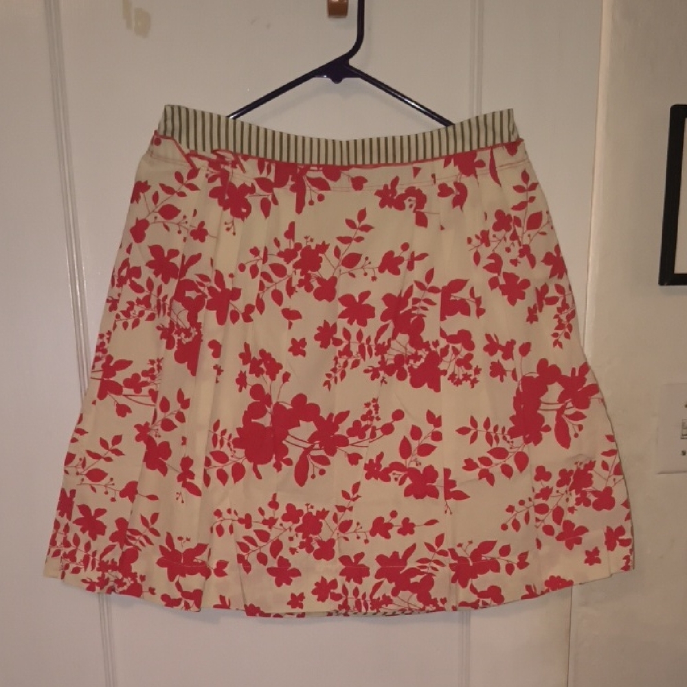 Viola | Chic A-Line Skirt with Red Floral Design